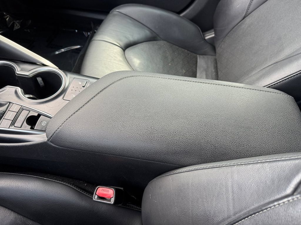 Certified 2018 Toyota Camry XSE FWD image 26