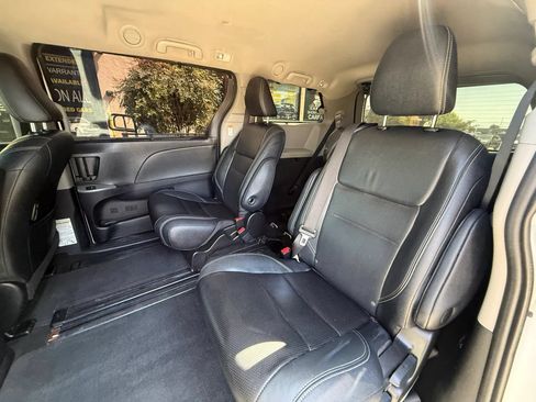 Used 2016 Toyota Sienna SE w/ SE Preferred Package FWD image 16