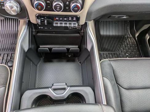 Used 2019 RAM 1500 Laramie AWD/4WD image 15