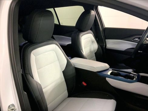 Used 2025 Chevrolet Equinox EV LT image 7