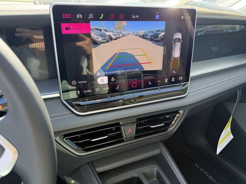 New 2026 Volkswagen Tiguan SE FWD image 19