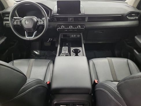Certified 2025 Honda Pilot Touring image 14