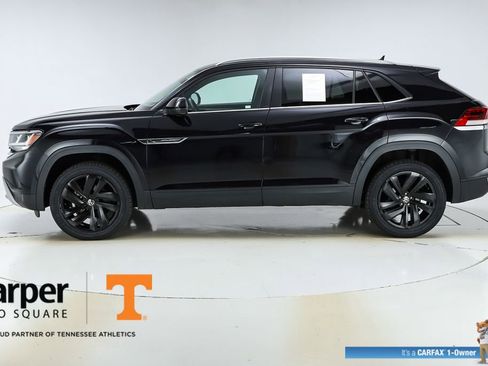 Used 2023 Volkswagen Atlas Cross Sport SE w/ Panoramic Sunroof Package image 2