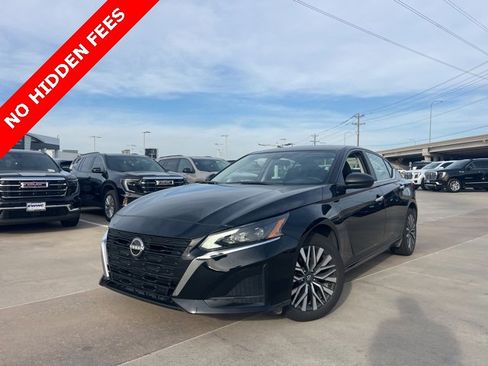 Used 2025 Nissan Altima 2.5 SV image 1