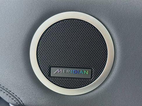 Used 2024 Land Rover Discovery S AWD/4WD image 19