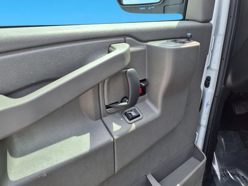 Used 2024 Chevrolet Express 2500 w/ Driver Convenience Package RWD image 21