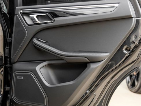 Certified 2026 Porsche Macan AWD/4WD image 32