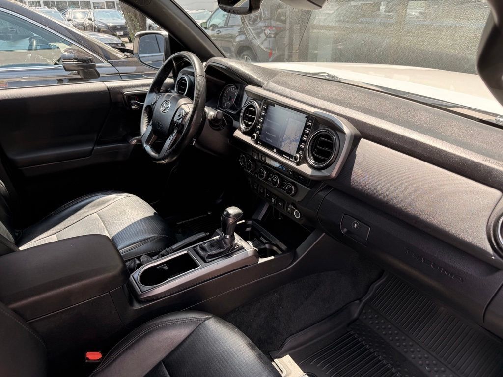 Used 2021 Toyota Tacoma TRD Off-Road w/ TRD Premium Off Road Package AWD/4WD image 18