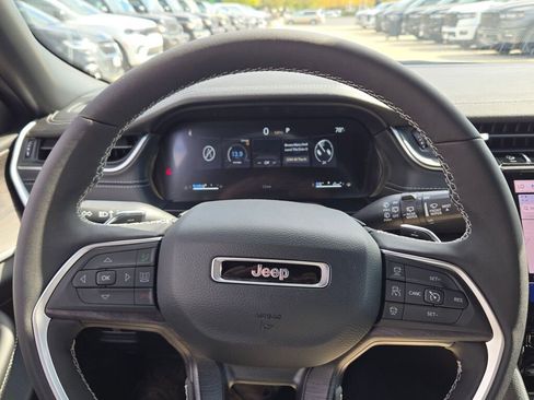 New 2025 Jeep Grand Cherokee Limited w/ Luxury Tech Group II image 35