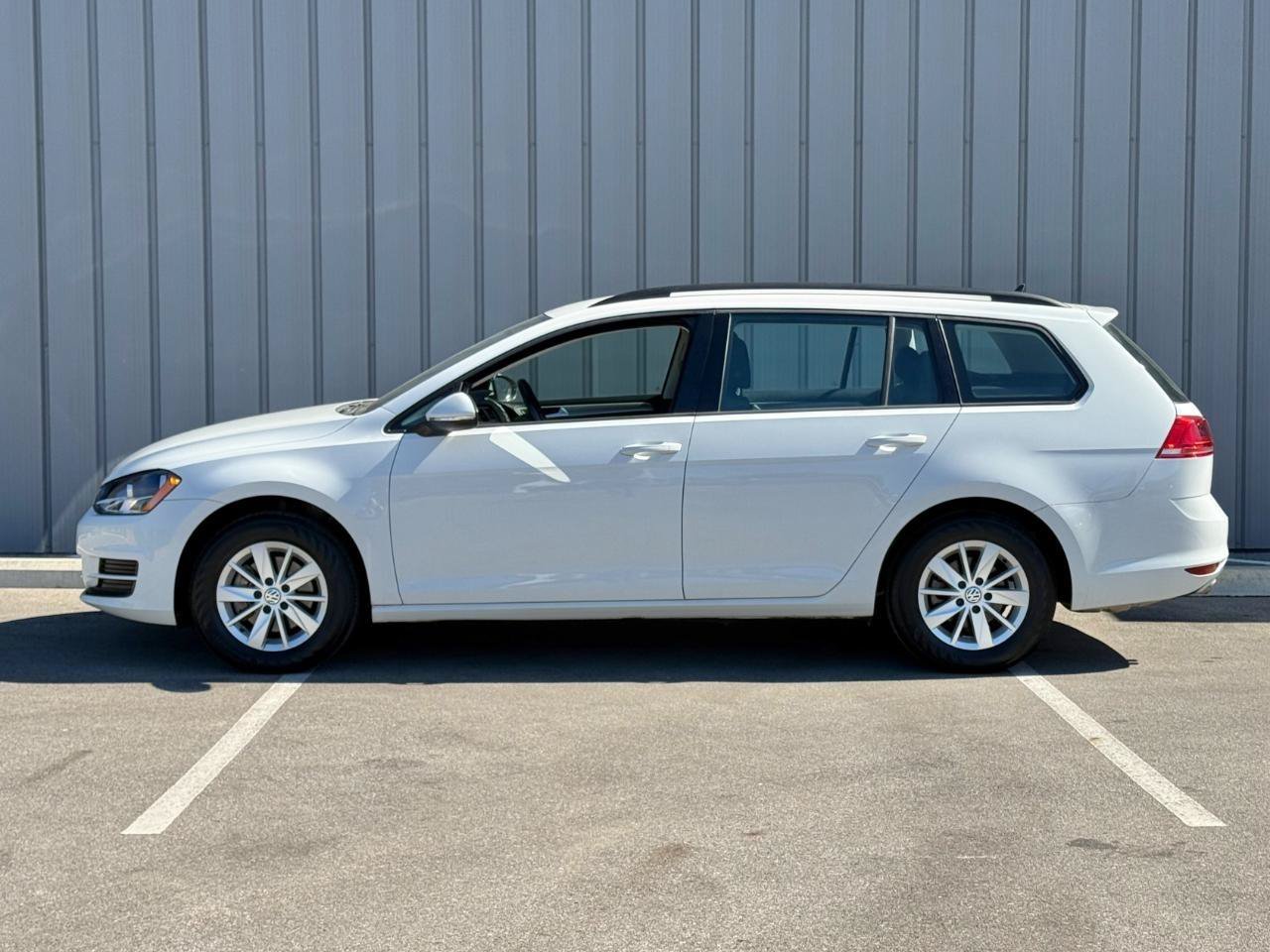 Used 2016 Volkswagen Golf S FWD image 8