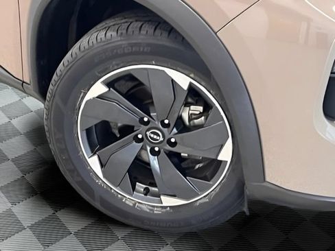 Used 2025 Nissan Rogue SV AWD/4WD image 18
