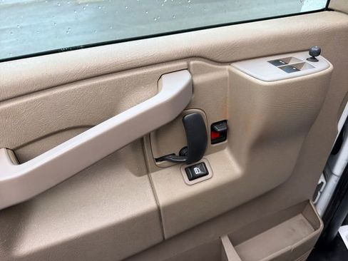 Used 2017 Chevrolet Express 2500 image 12