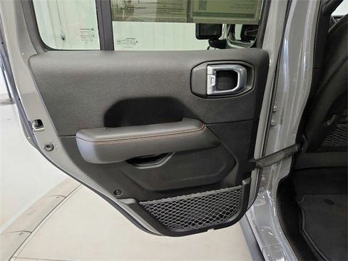 Used 2021 Jeep Gladiator Mojave w/ Cold Weather Group image 28