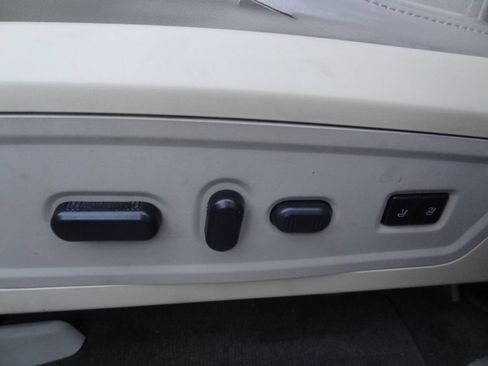 Used 2017 Lincoln Navigator Select RWD image 6