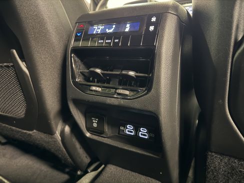 Used 2024 Jeep Grand Cherokee L Altitude image 25