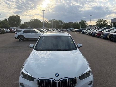 Used 2018 BMW X1 xDrive28i AWD/4WD image 3