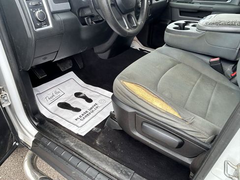 Used 2015 RAM 1500 Classic SLT AWD/4WD image 10