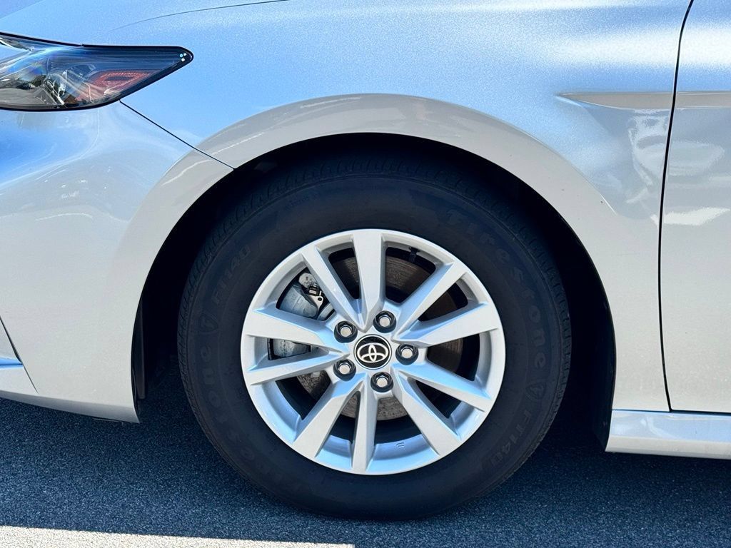 Used 2025 Toyota Camry LE FWD image 31