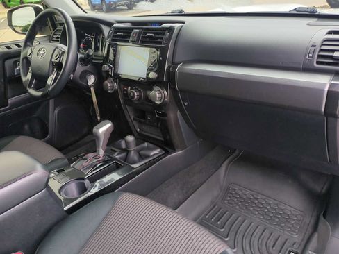 Used 2020 Toyota 4Runner TRD Off-Road AWD/4WD image 28