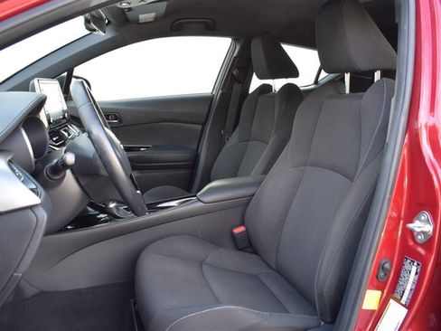 Used 2019 Toyota C-HR XLE FWD image 11