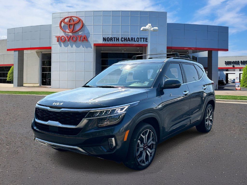 Used 2022 Kia Seltos SX w/ Sunroof Package AWD/4WD image 5