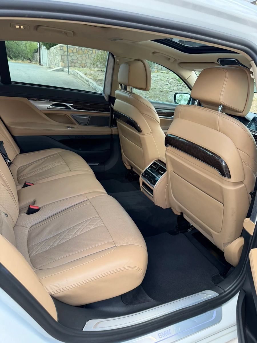 Used 2022 BMW 740i w/ Premium Package RWD image 12