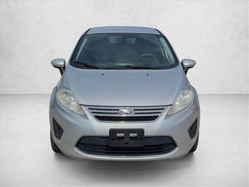 Used 2013 Ford Fiesta SE w/ Super Fuel Economy Pkg FWD image 2
