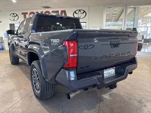 Certified 2025 Toyota Tacoma TRD Sport AWD/4WD image 8