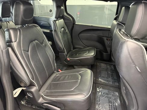 Used 2025 Chrysler Pacifica Limited FWD image 53