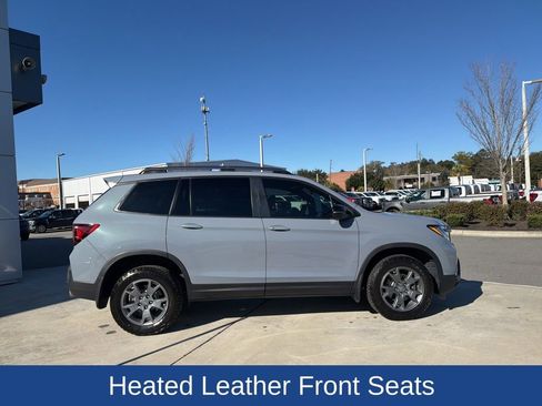 Used 2025 Honda Passport TrailSport image 2
