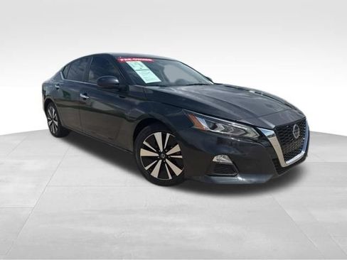 Used 2022 Nissan Altima 2.5 SV FWD image 2