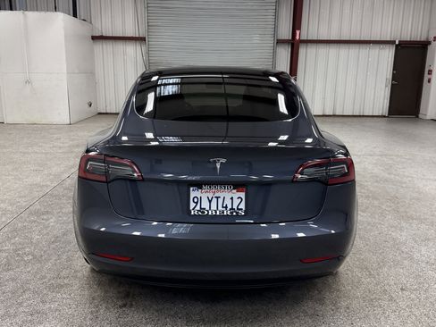Used 2023 Tesla Model 3 Standard Range image 18