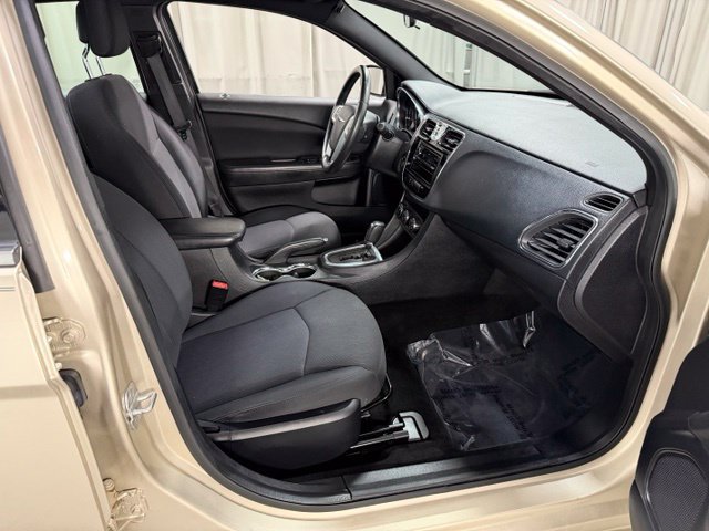 Used 2013 Chrysler 200 Touring FWD image 11