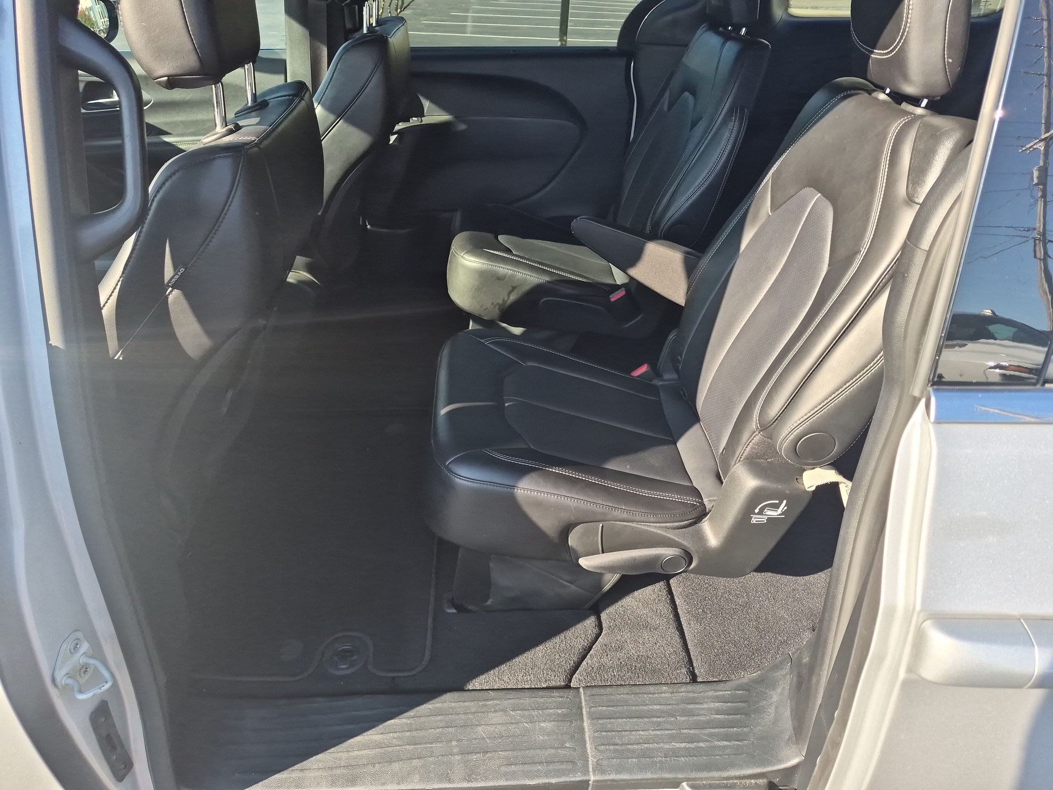 Used 2026 Chrysler Pacifica Select FWD image 27