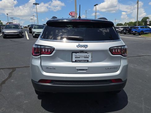 Used 2025 Jeep Compass Limited AWD/4WD image 4