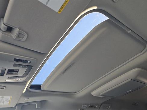 Used 2025 Toyota Sienna XLE image 26