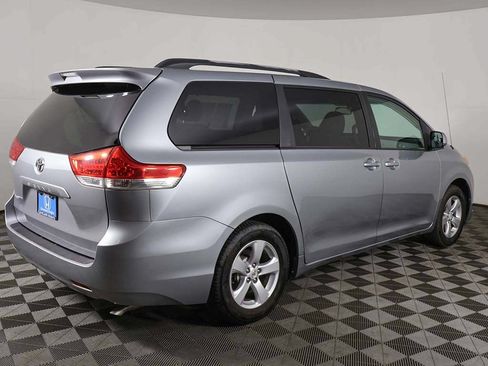 Used 2011 Toyota Sienna LE w/ Towing Pkg FWD image 7