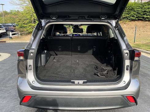 Certified 2025 Toyota Highlander XLE image 24
