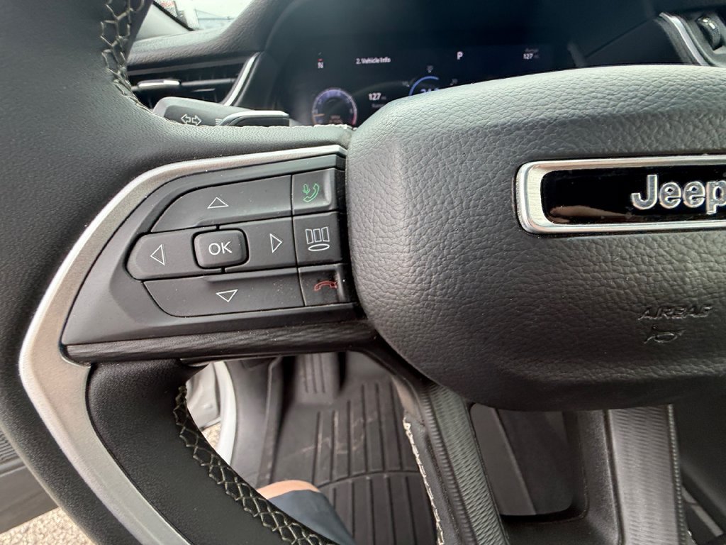 Used 2023 Jeep Grand Cherokee Altitude AWD/4WD image 15