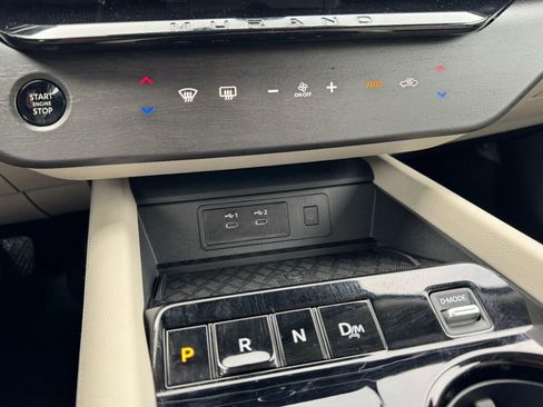Used 2025 Nissan Murano SV AWD/4WD image 18