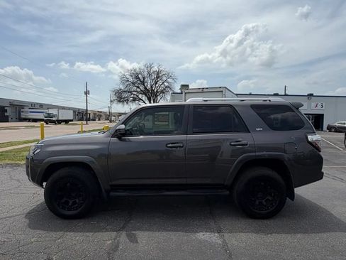 Used 2018 Toyota 4Runner SR5 RWD image 6