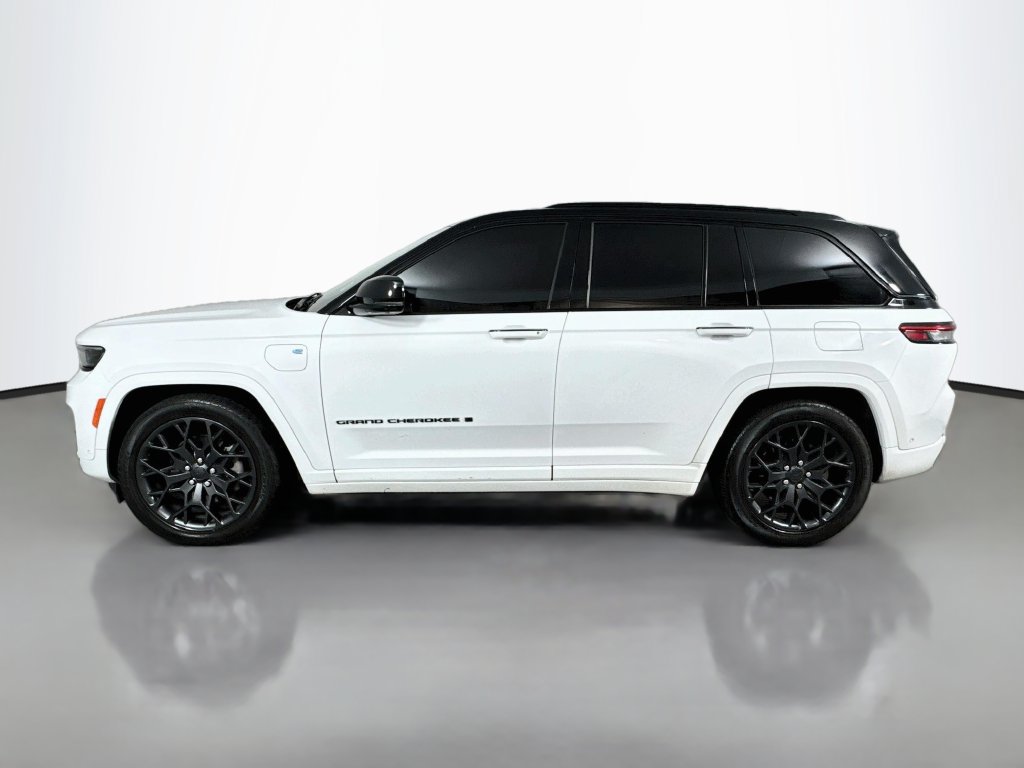 Used 2023 Jeep Grand Cherokee Summit AWD/4WD image 10