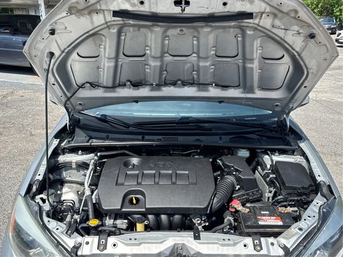 Used 2015 Toyota Corolla LE FWD image 12
