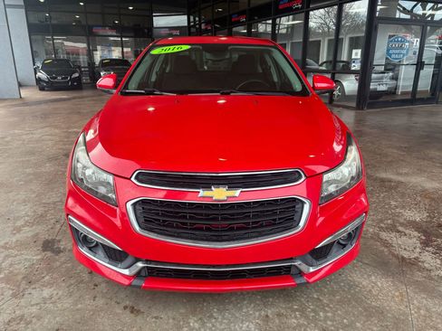 Used 2016 Chevrolet Cruze LT image 2
