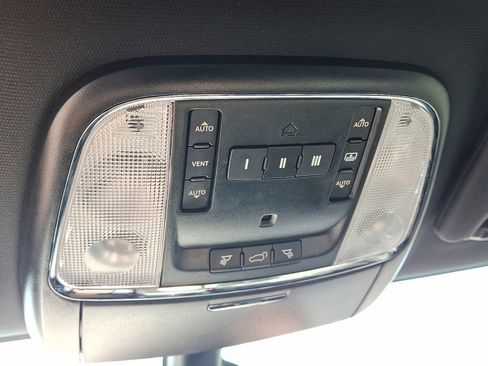 Used 2019 Jeep Grand Cherokee Limited X image 32