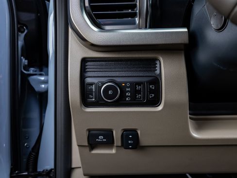 Used 2026 Ford F250 Platinum w/ Platinum Plus Package image 22