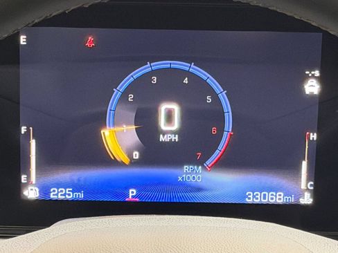 Used 2025 Chevrolet Trax LT w/ LT Convenience Package FWD image 39
