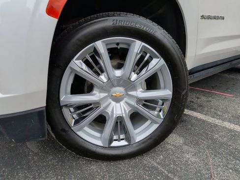 Used 2024 Chevrolet Suburban High Country AWD/4WD image 10
