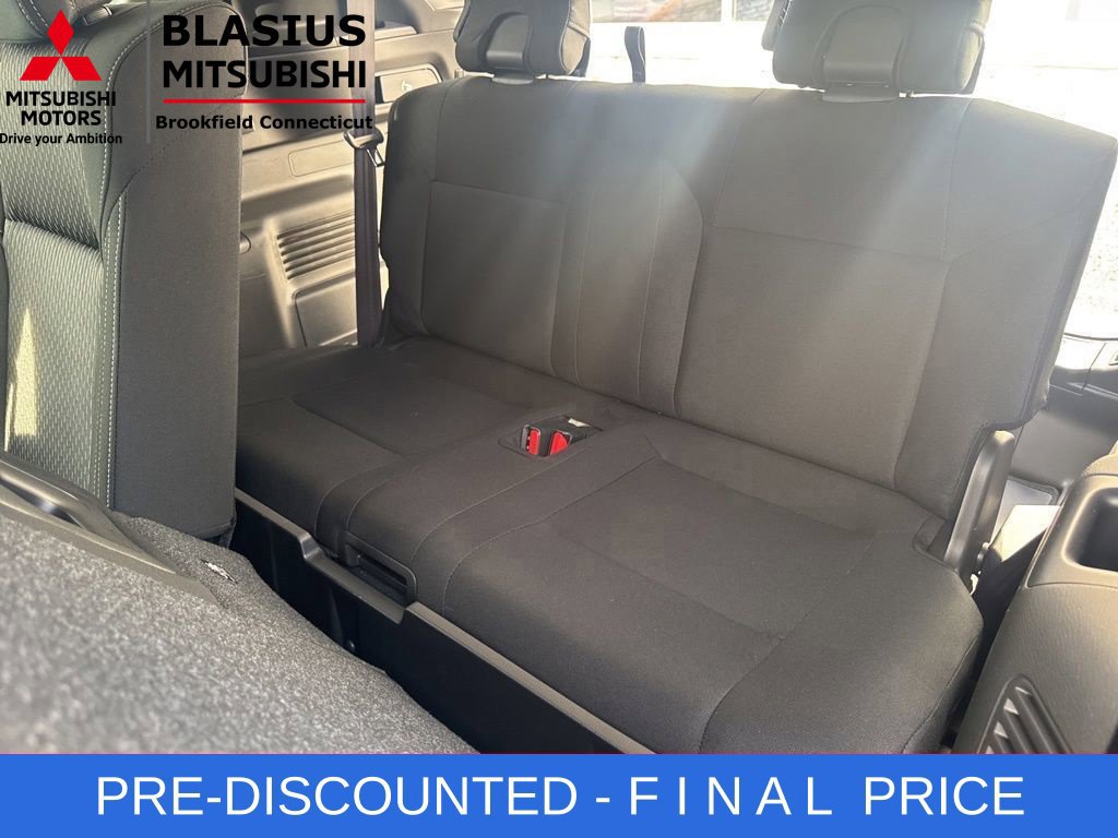 Used 2025 Mitsubishi Outlander ES AWD/4WD image 14