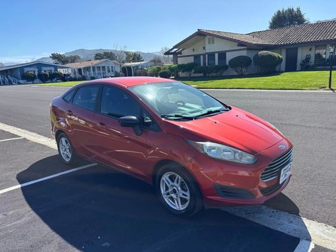 Used 2018 Ford Fiesta SE image 6